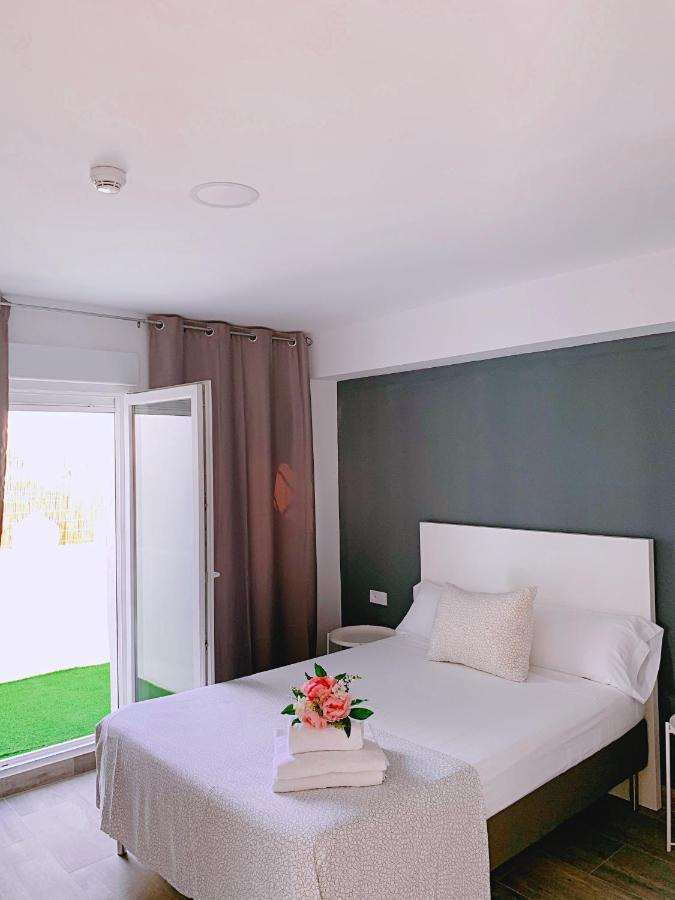 Hostal El Castillo Alcalá de Guadaira Buitenkant foto